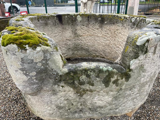 Puit bas à oreille en Grès des Vosges