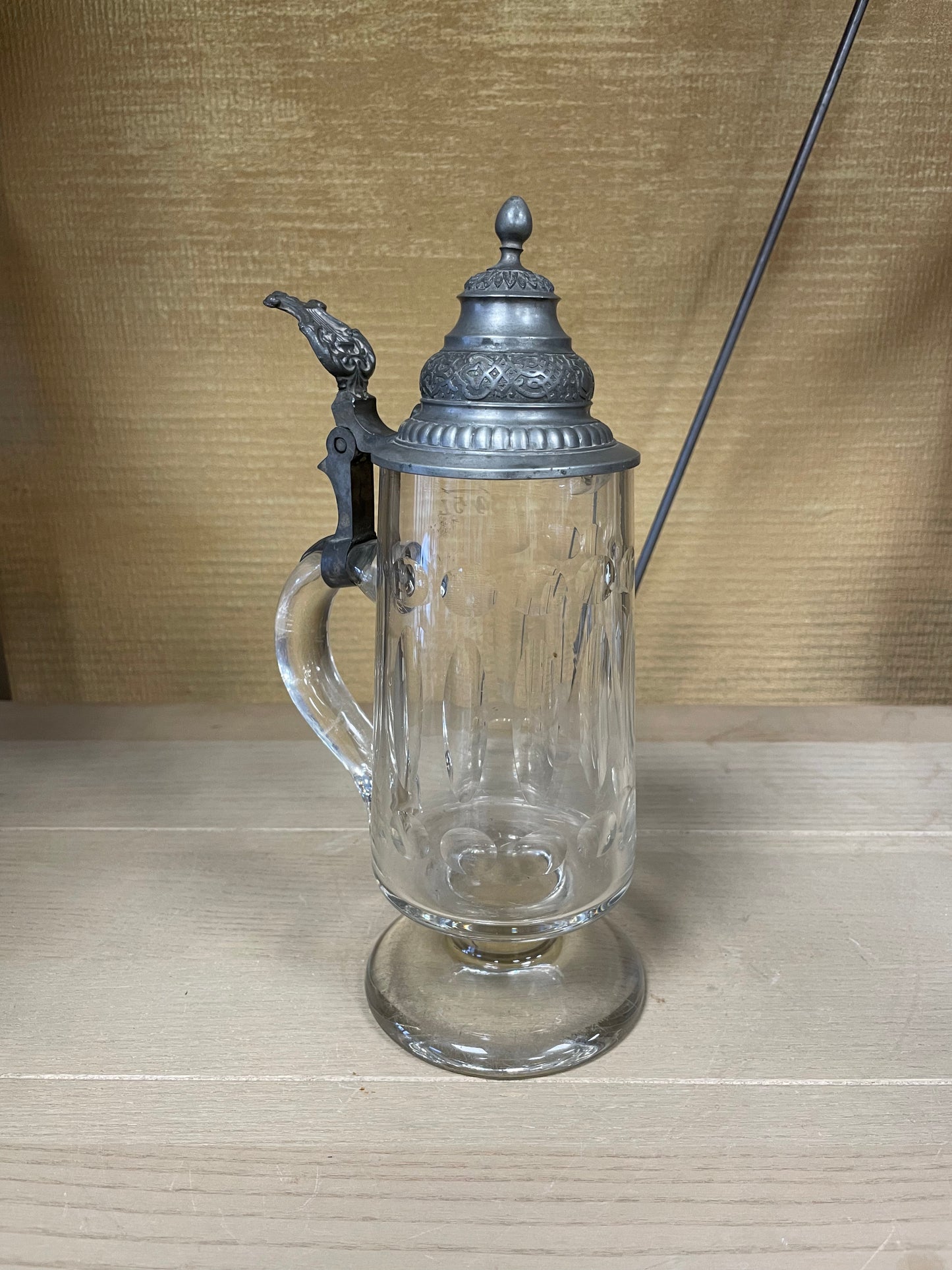 Chope à bière ancienne avec couvercle en étain