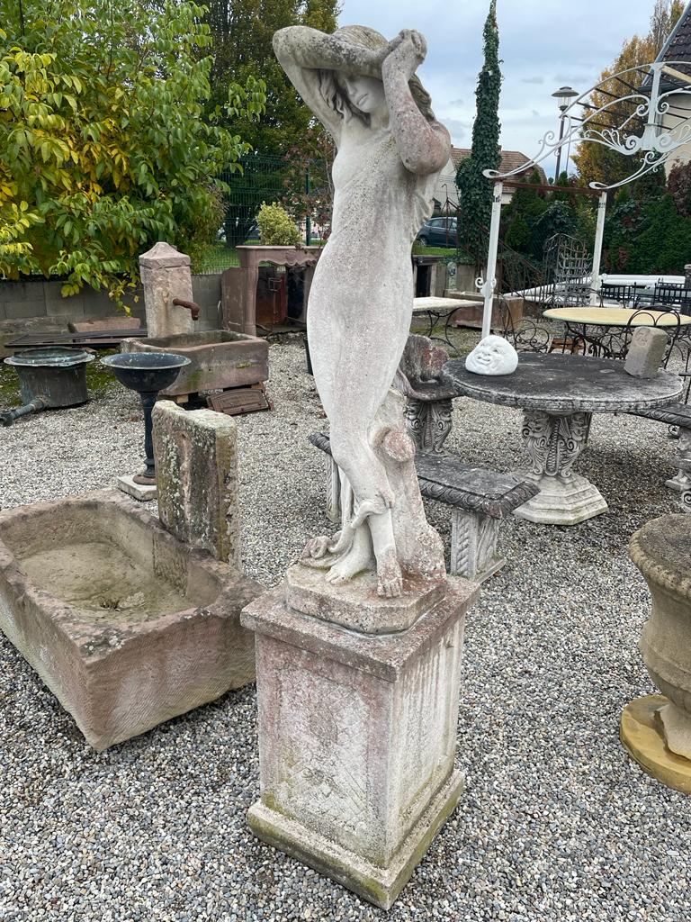 Statue de jardin "femme timide"